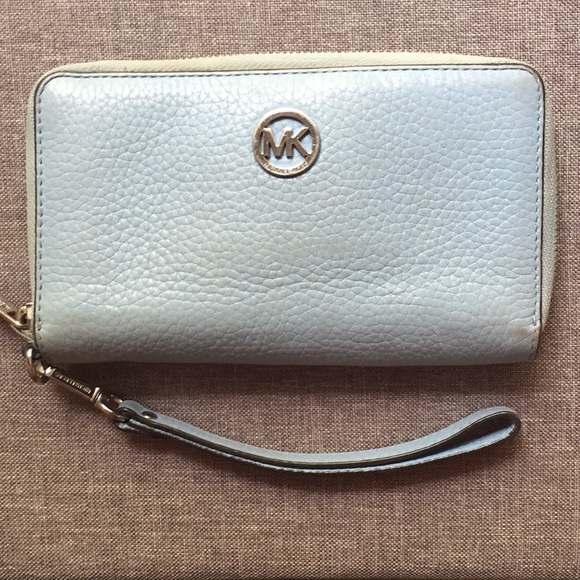 Michael Kors Handbags - Michael Kors Wristlet